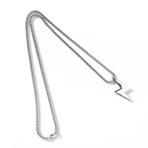 Pendentif éclair en argent poli avec chaîne vénitienne en acier titane pour hommes