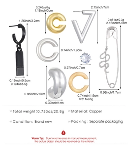 Vue technique détaillée d'un ensemble de boucles d'oreilles géométriques avec dimensions