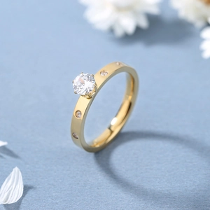 Bague Simple en Zircone avec Pierre Unique Acier Inoxydable Plaqué Or 18K Anneau de Doigt Minimaliste Bijoux pour Femmes