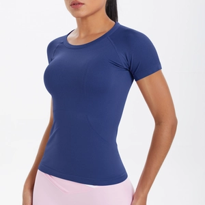 Dettaglio del tessuto a maglia blu scuro senza cuciture e texture in mesh traspirante