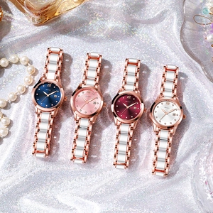 Montres femme élégantes en or rose et céramique blanche avec index en cristal et cadran