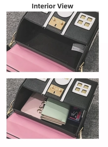 Vue interne du sac à bandoulière noir montrant la doublure rose et sa capacité
