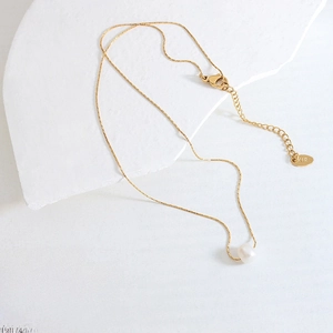 Elegant gold chain necklace featuring a single Baroque freshwater pearl pendant