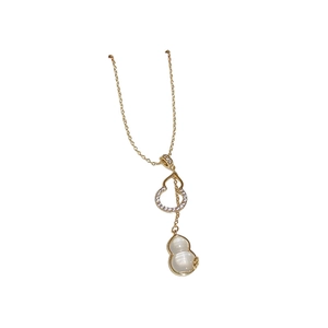 Collier avec pendentif gourde plaqué or, zircone cubique et pierre d'opale blanche