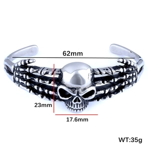 Detail view of punk skull open bangle with dimensions 62mm inner diameter and 35g weight