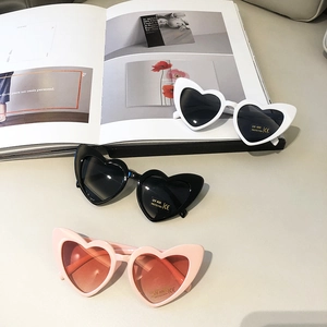 Heart Shaped Kids Sunglasses Plastic UV400 Protection Fashion Trendy Toddler Baby Eyewear Outdoor Vacation Beach