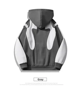 Rückansicht des Herren-Hoodies mit grau-weißem Patchwork-Design und gerippten Bündchen