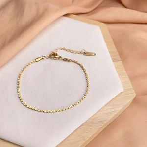 Elegante catena a serpente dorata per donna realizzata in resistente acciaio inossidabile