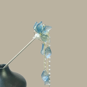 Chinese style blue flower hair pin with pearls and long golden tassel on ceramic vase