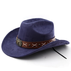 Détail d'un chapeau de cowboy en daim bleu marine avec bande en cuir et boucle de taureau
