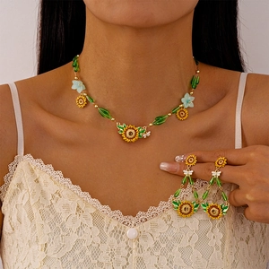 Sunflower Bee Pendant Necklace Alloy Enamel Glass Beads Summer Beach Fresh Pastoral Floral Jewelry For Women