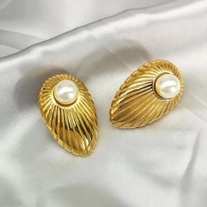 Vintage 18K gold plated twisted border pearl stud earrings for women in retro style