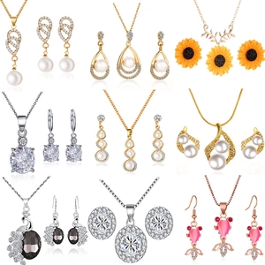 Mode Elegantes Künstliche Perle Strass Schmuckset Für Damen Zirkonia Legierung Blumen Wassertropfen Anhänger Halskette Ohrringe Schmuckset Für Hochzeit Party