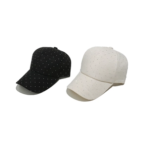 Casquettes de baseball scintillantes en noir et beige avec une visière courbée classique