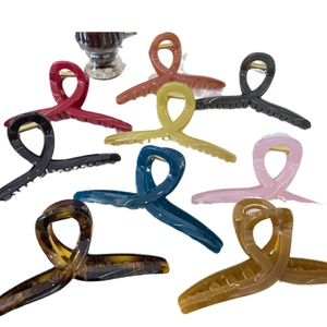 Set of minimalist 15cm oversized shark hair claws in multiple colors for women