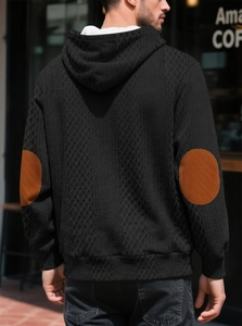 Vue détaillée du dos d'un sweat à capuche en jacquard noir avec empiècements aux coudes