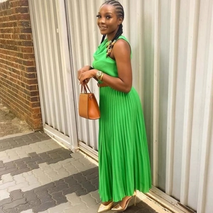 Elegante smaragdgroene mouwloze geplooide maxi-jurk voor dames met bijpassende tailleriem