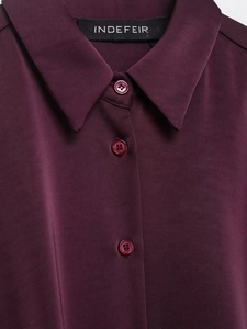 Detail of the elegant lapel collar and silk-like poplin fabric of this deep purple shirt