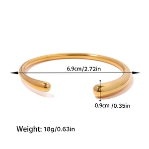 Dimensions détaillées montrant le diamètre interne de 6,9 cm du bracelet doré