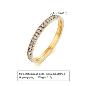 Détail montrant une bague en acier doré de 2mm avec strass et dimensions.