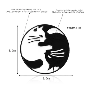 Pin's émaillé chat de dessin animé Yin Yang en alliage de zinc noir et blanc 3cm