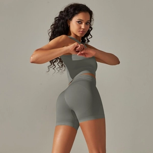 Detailed back view of seamless dark gray knitted yoga set with high-waist lifting shorts