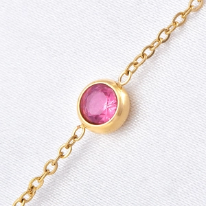 Ensemble collier et bracelet dorés de luxe avec pierre de zircone rose ronde facettée
