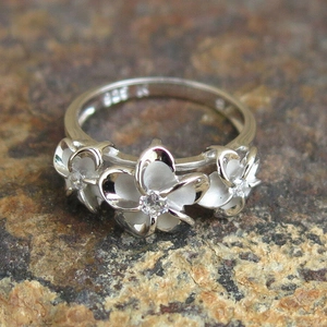 Minimalist S925 sterling silver ring featuring three cute peach blossom flowers with zircons