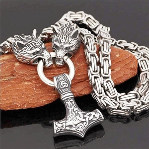 Pendentif Marteau de Thor Mjolnir viking avec têtes de loup sur chaîne en acier inox
