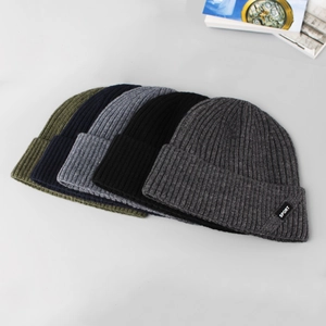 Berretti in maglia da uomo in cinque colori con etichetta SPORT per l'inverno