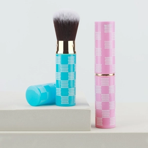 Portable retractable makeup brush with checkered handle and soft dual-color fiber bristles