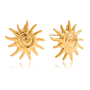 Boucles d'oreilles soleil dorées 18k avec motif spirale bohème sur fond blanc pur