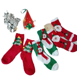 Coffret de chaussettes de Noël en polaire corail avec motifs festifs et boîte cadeau