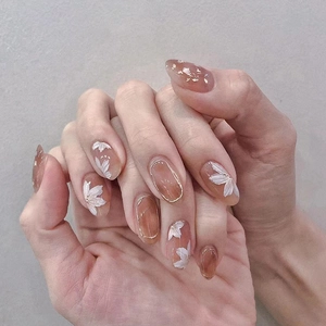 Elegant Amber Press On Nails With White Flower Pattern And Gold Foil Glossy Artificial Fake Nails For Women Summer Daily Wear