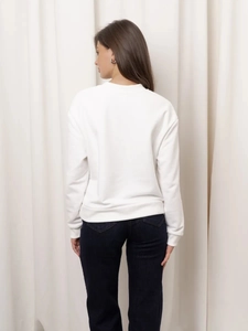 Πίσω όψη λευκού oversized φούτερ με τύπωμα βουνού και μαλακό βαμβακερό ύφασμα