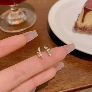 Orecchini A Lobo Curvi Zircone Scintillante Rame Con Perno In Argento Sterling 925 Stile Coreano Minimalista Per Donna
