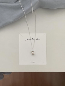 Detailed close-up of S925 silver necklace with a natural freshwater pearl pendant
