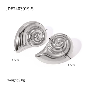Silver conch shell stainless steel earrings for women with beach style aesthetic