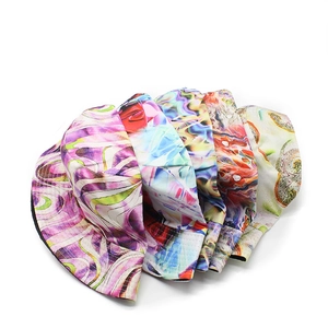 Chapeaux bob pour femmes aux motifs tie-dye colorés et imprimés floraux géométriques tendance