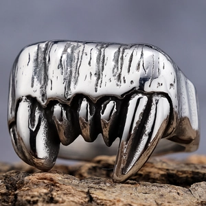 Vintage gothic zombie skull ring in silver stainless steel with sharp fangs design