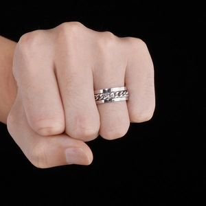 Polished stainless steel spinner ring for men with rotating curb chain detail