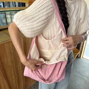 Detailed view of pink pleated fabric tote bag showing wide strap and Sezakka brand label