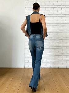 Ensemble gilet en jean rétro et pantalon évasé pour femme, vue arrière de la silhouette