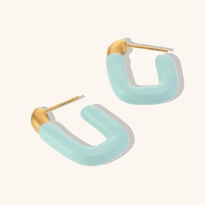 Minimalist U-shaped two-tone earrings in 18K gold-plated stainless steel with mint green enamel