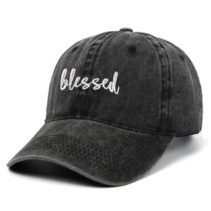 Casquette de baseball classique en coton délavé gris anthracite avec broderie Blessed blanche
