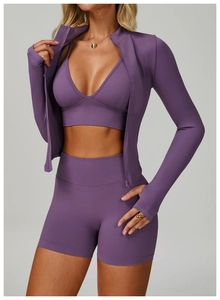 Ensemble de yoga violet 3 pièces avec brassière, veste zippée et short de sport taille haute