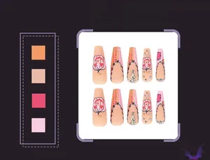 Détails de faux ongles d'Halloween avec pointes roses, motifs citrouilles et strass
