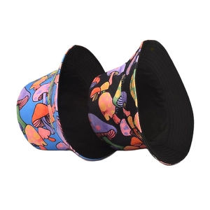 Cappelli a secchiello reversibili con stampa a funghi in nero e azzurro in tela robusta