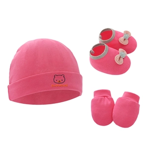 Pink newborn baby set with knitted hat, bow shoes and anti-scratch mittens