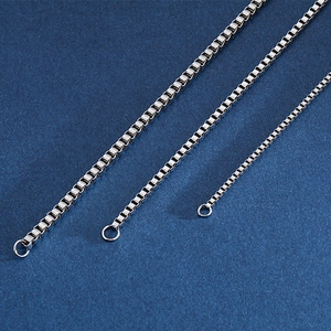 Comparaison détaillée de trois épaisseurs pour le collier chaîne box en acier argenté